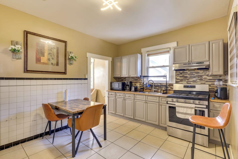 Kitchen | Drip Coffee Pot | Toaster | Blender