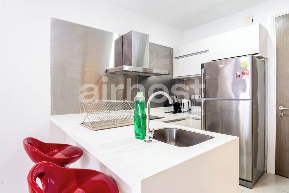 Apartment, 1 Queen Bed, Non Smoking, City View | Private kitchenette | Electric kettle