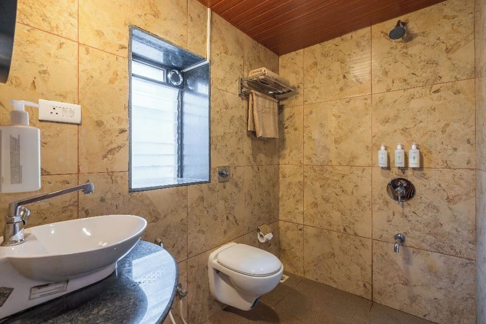 Deluxe Double Room with Patio and Garden View | Bathroom | Bidet