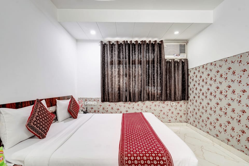 Pillowtop beds, desk, laptop workspace, free WiFi
