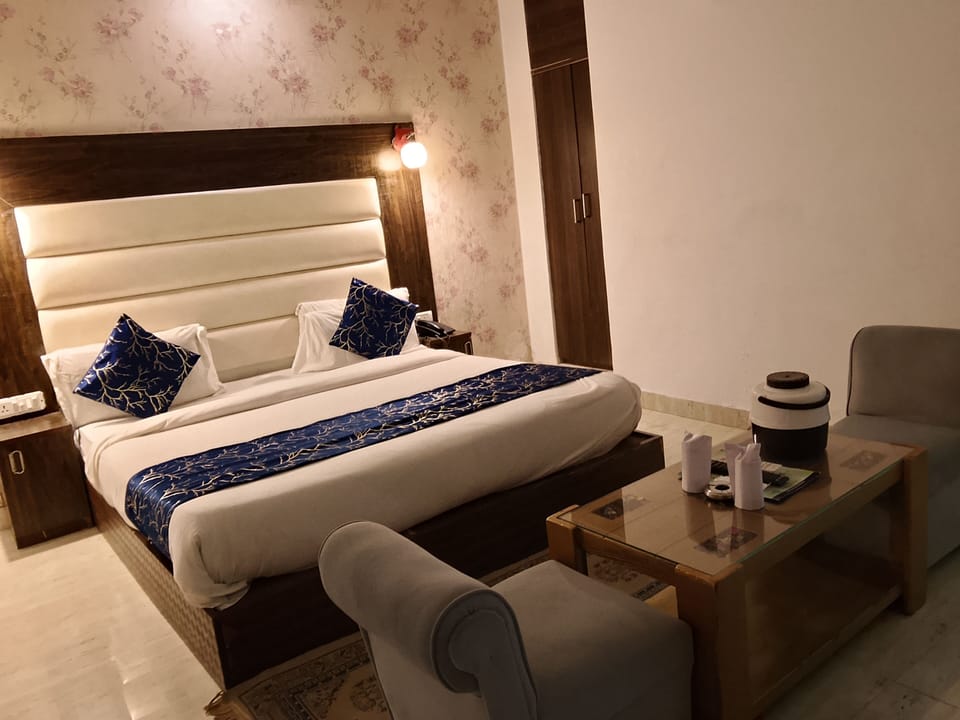 Superior Double Room | Desk, laptop workspace, WiFi (free), bed sheets