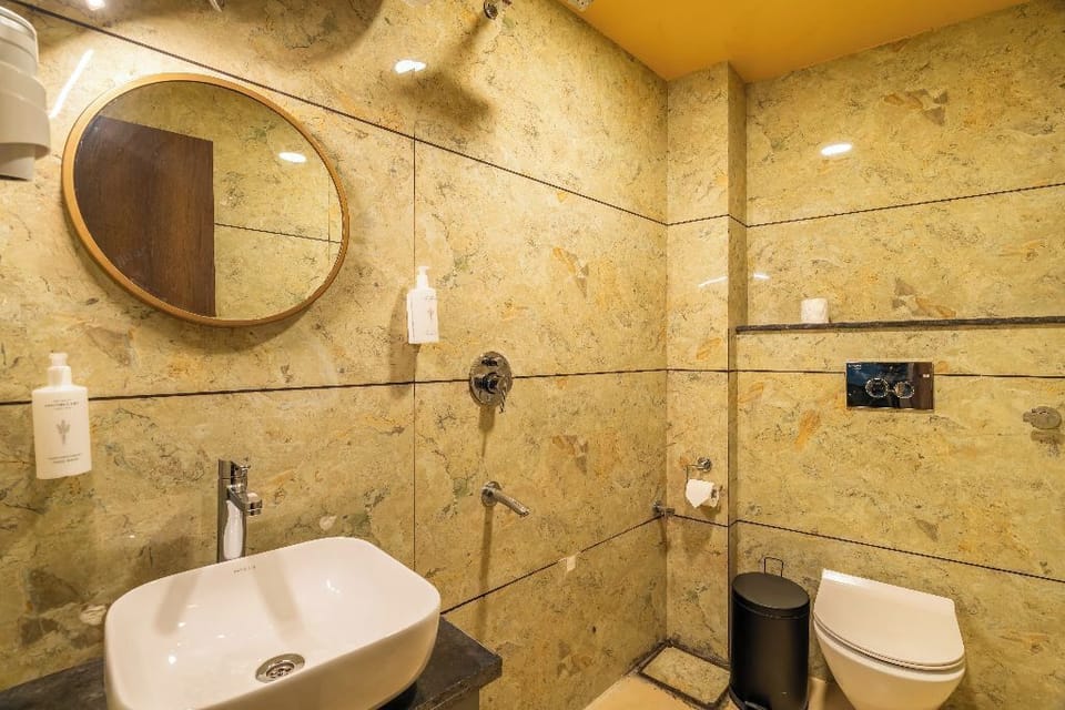 Bed in 8 Bed Mixed Dormitory | Bathroom