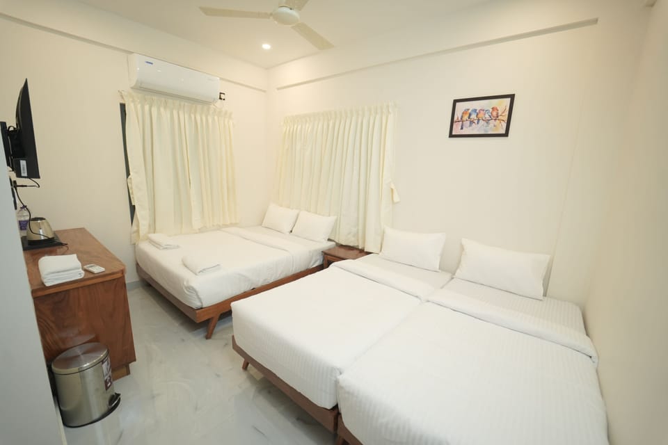 Desk, laptop workspace, iron/ironing board, free WiFi