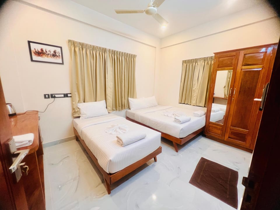 Deluxe Triple Room | Desk, laptop workspace, iron/ironing board, free WiFi