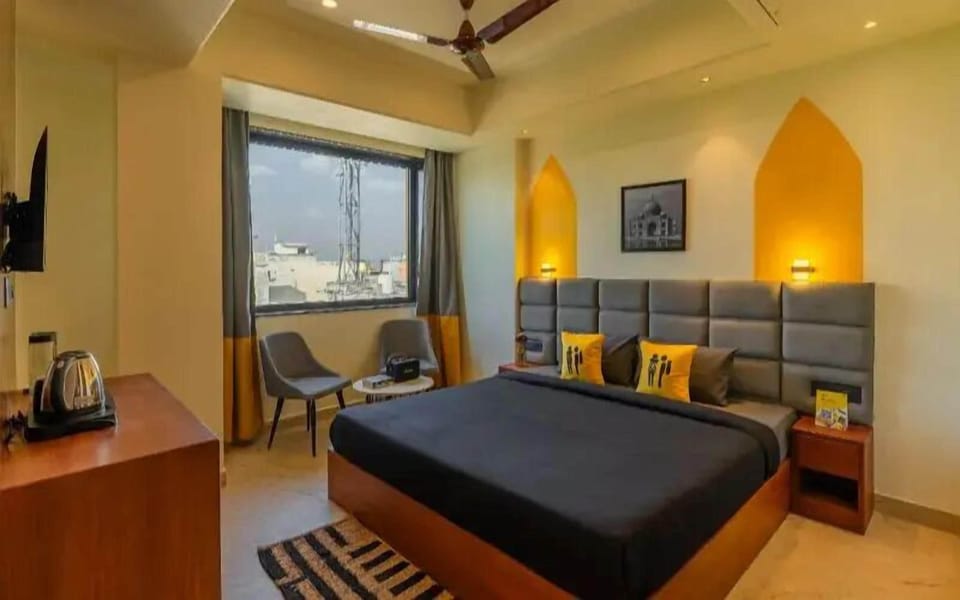 Superior Double Room with City View | Soundproofing, free WiFi, bed sheets