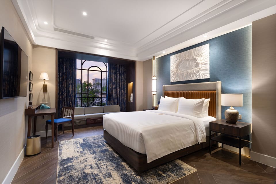 Executive Queen with Air Purifier | In-room safe, blackout drapes, free WiFi, bed sheets