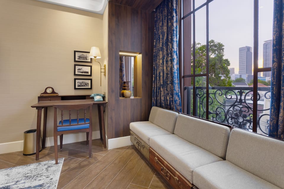 Executive Queen with Air Purifier | In-room safe, blackout drapes, free WiFi, bed sheets