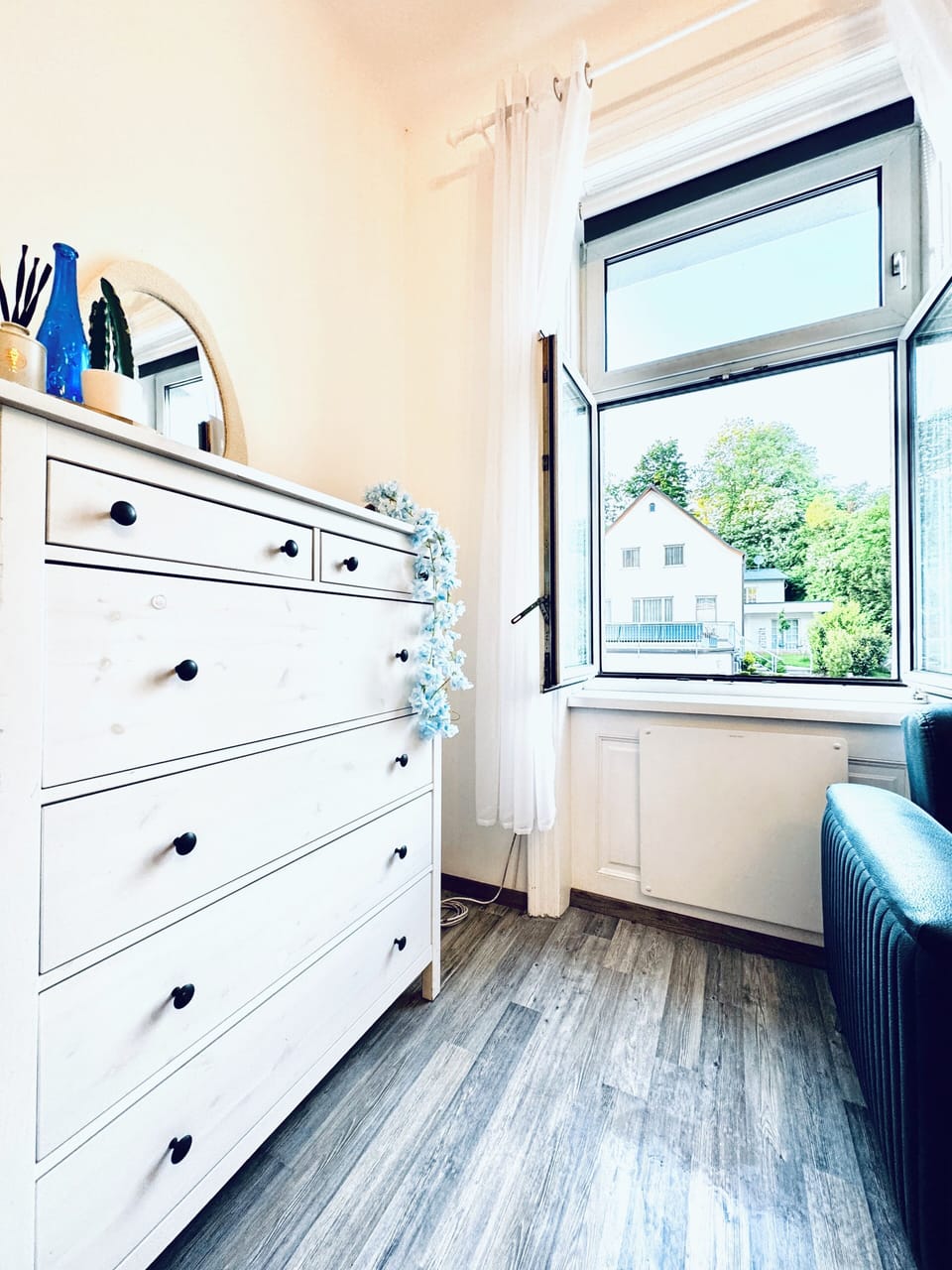 Basic Apartment | Iron/ironing board