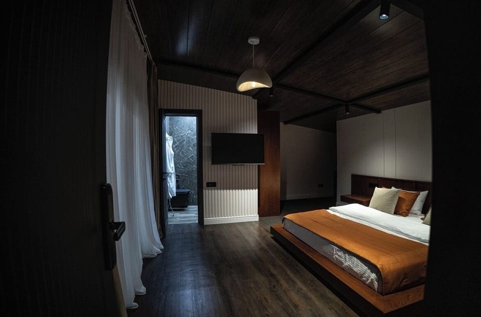 Luxury Double Room, Mountain View | Free WiFi