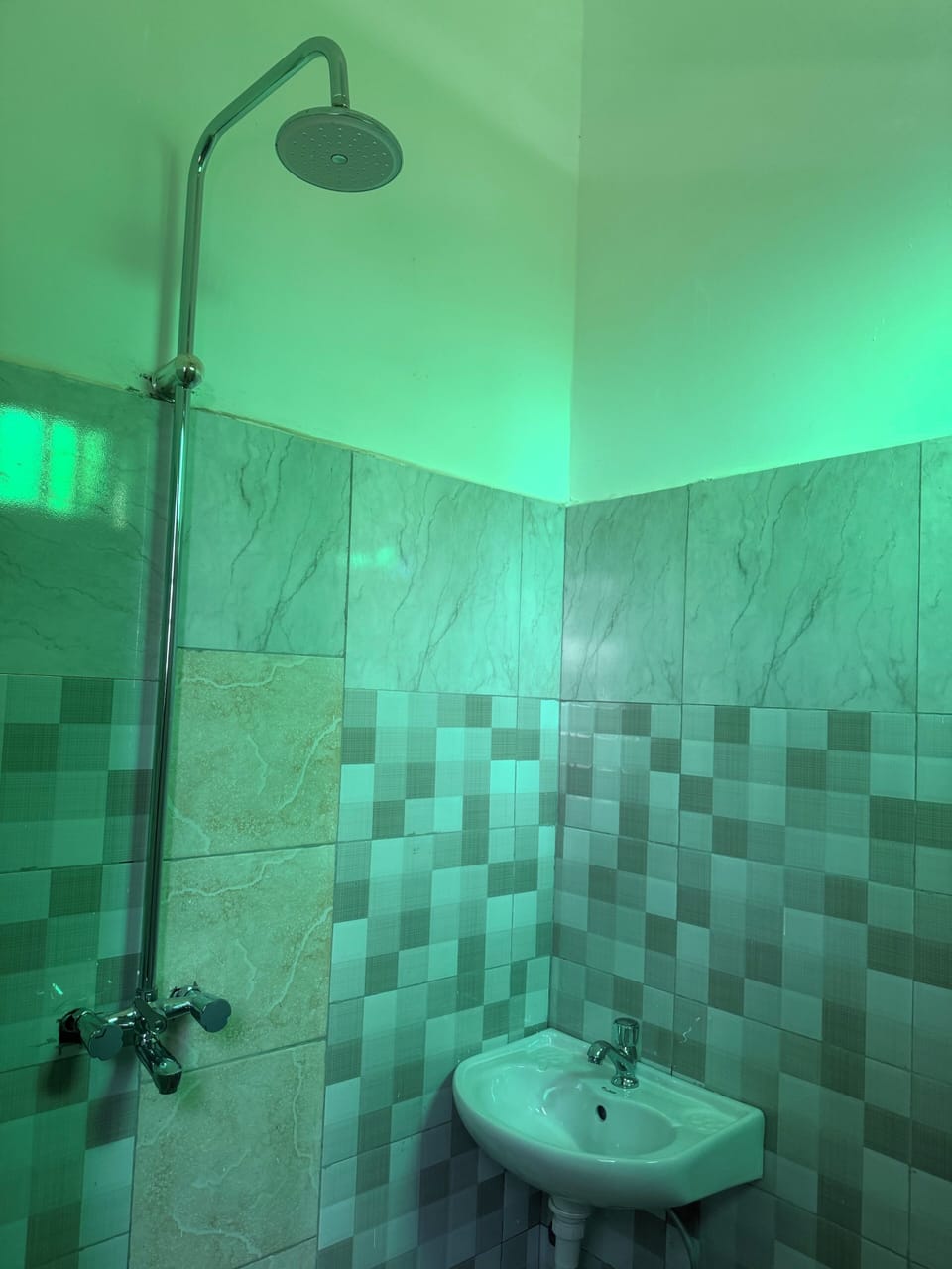 Slippers, bidet, towels
