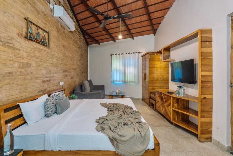 Deluxe Cottage, Garden View | Desk, laptop workspace, free WiFi