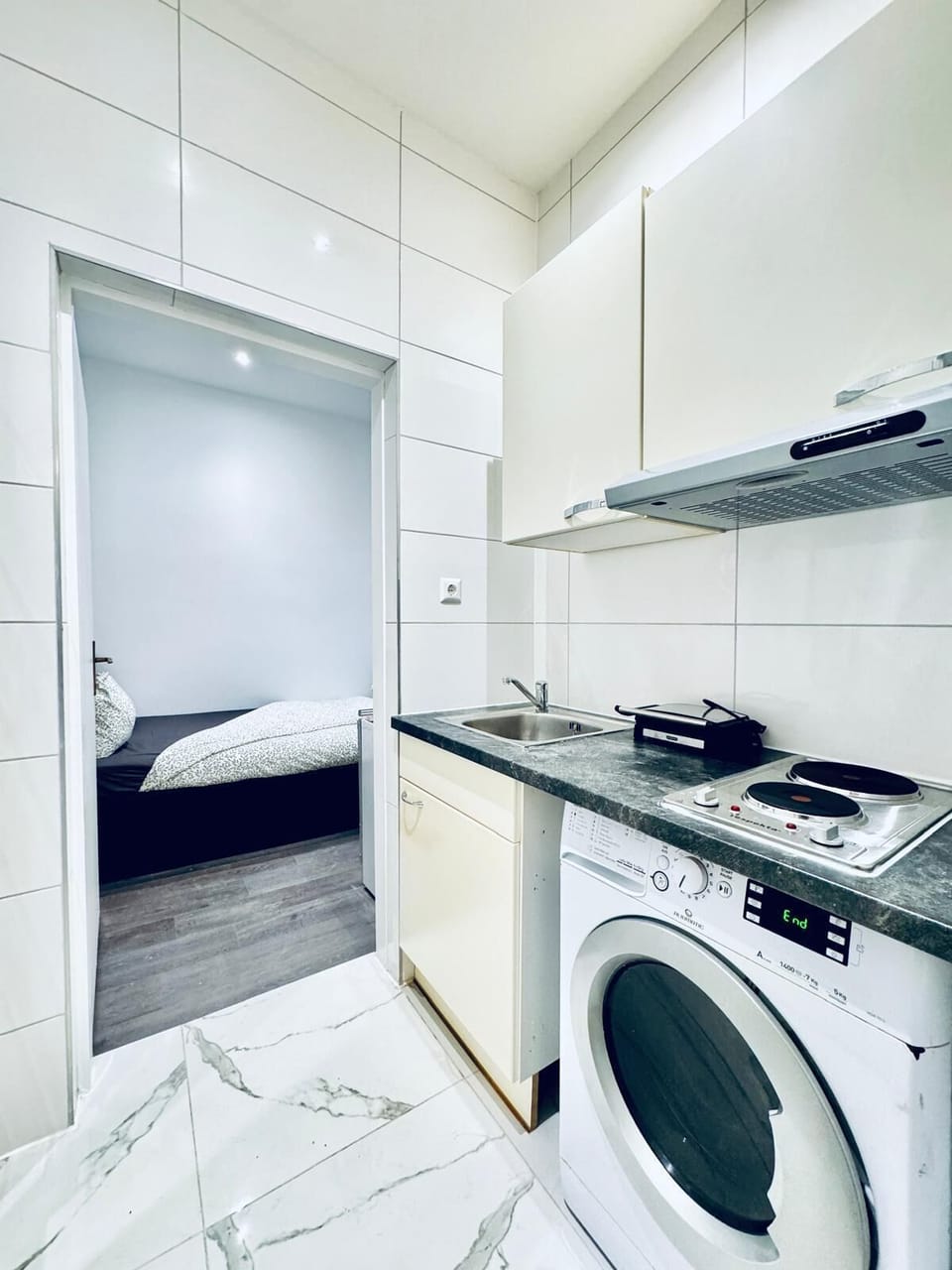 Basic Apartment | Private kitchenette | Mini-fridge, stovetop