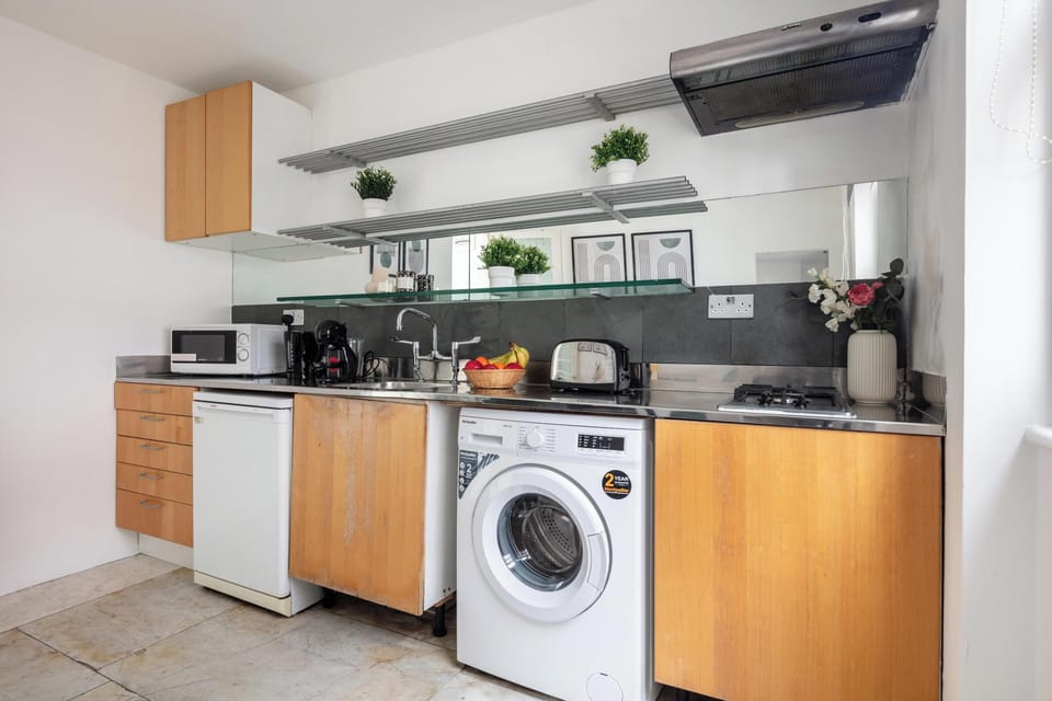 City Apartment, 1 Double Bed with Sofa bed, Non Smoking, City View | Private kitchen | Espresso maker, coffee/tea maker, electric kettle, toaster