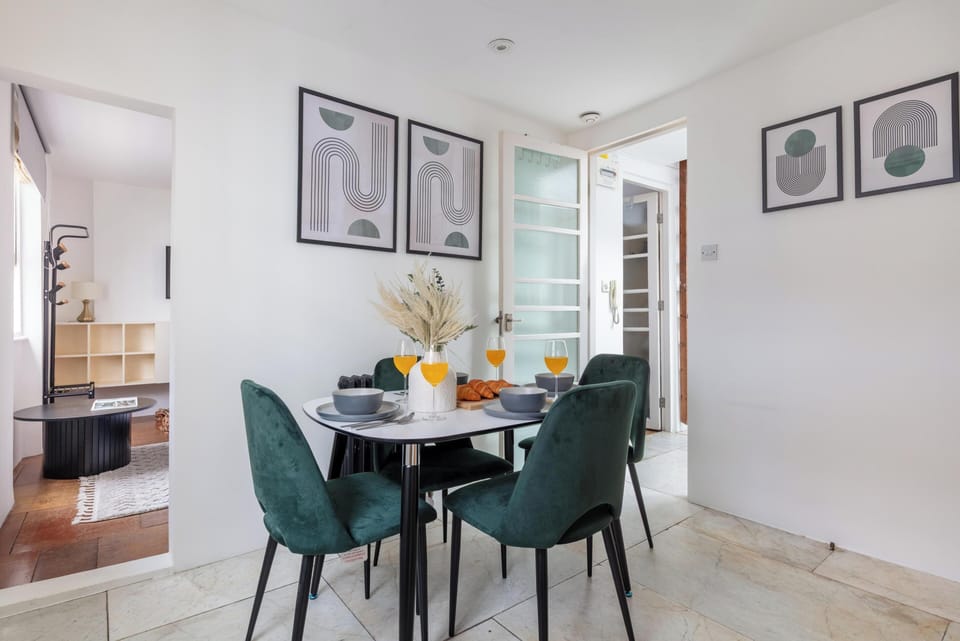 City Apartment, 1 Double Bed with Sofa bed, Non Smoking, City View | Living area | 40-inch Smart TV with satellite channels
