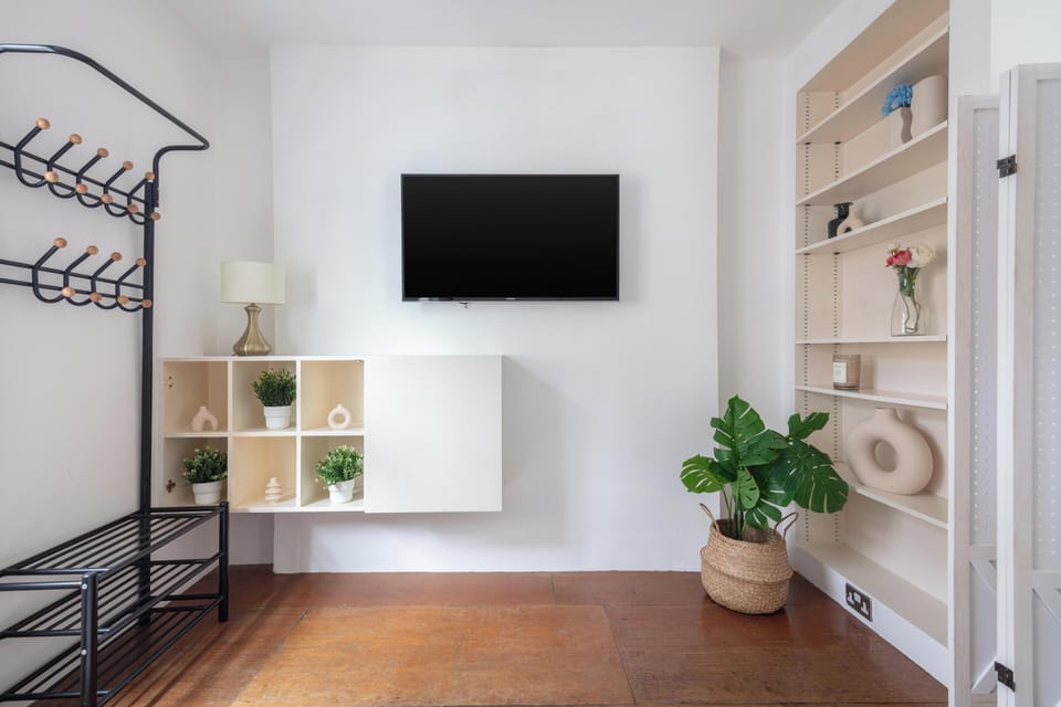 City Apartment, 1 Double Bed with Sofa bed, Non Smoking, City View | Living area | 40-inch Smart TV with satellite channels