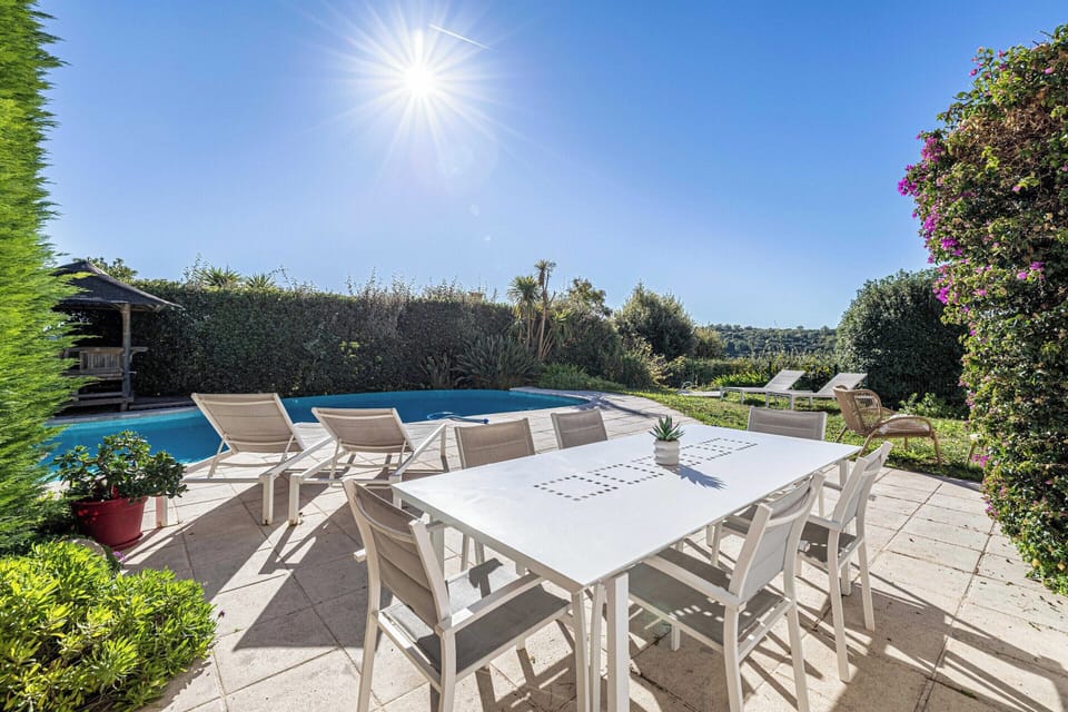 Apartment | Outdoor dining