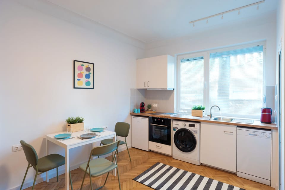 Apartment, Balcony, Courtyard View | Private kitchen