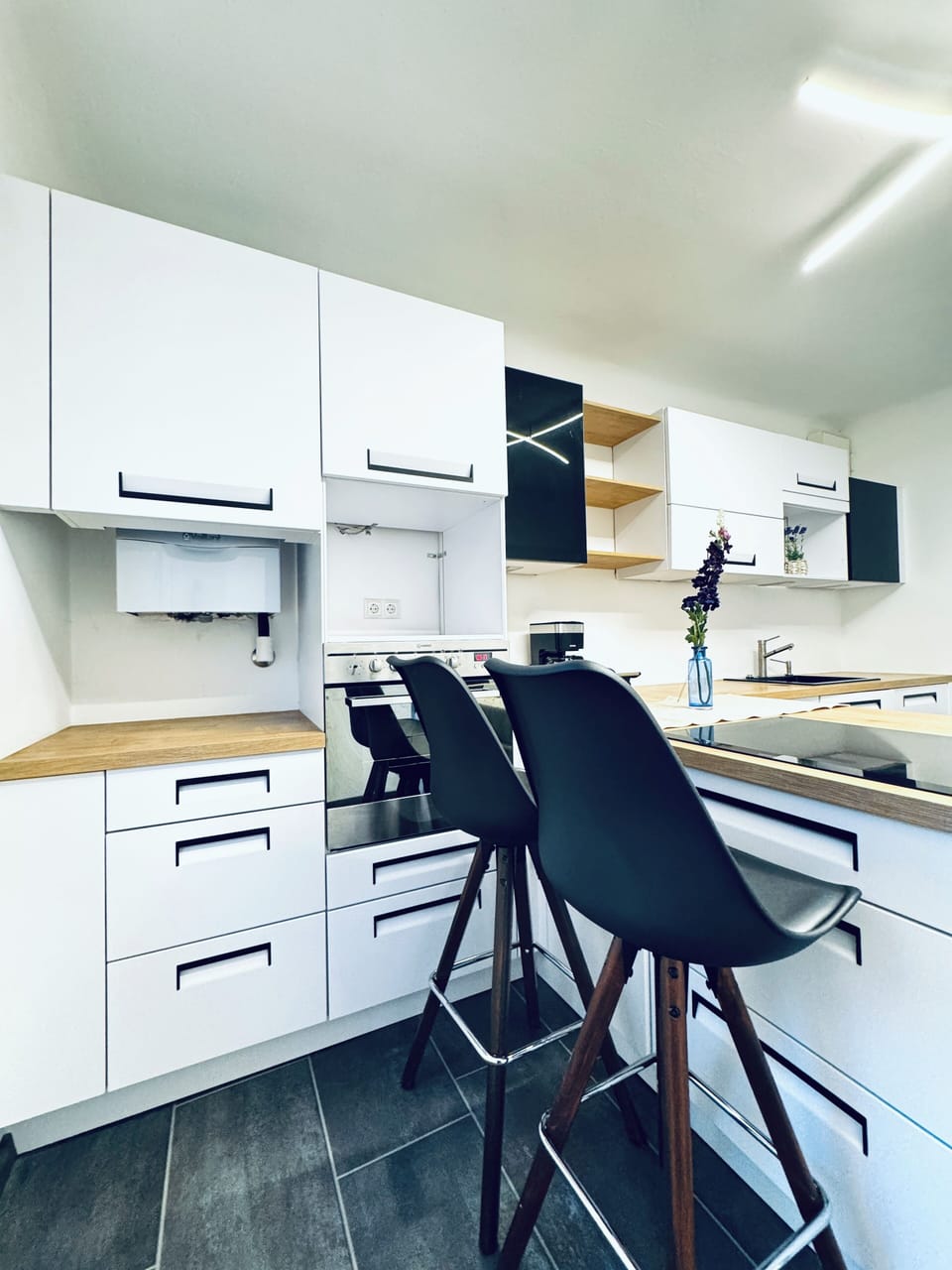Basic Apartment | Private kitchen | Fridge, oven, stovetop, dishwasher