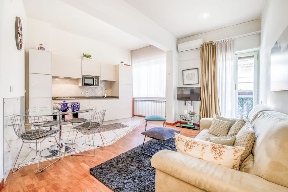 Apartment | Living area | Flat-screen TV