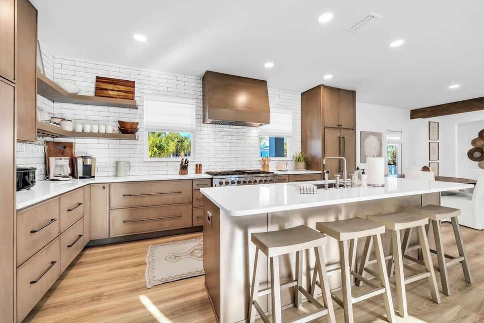 Fully equipped gourmet kitchen.