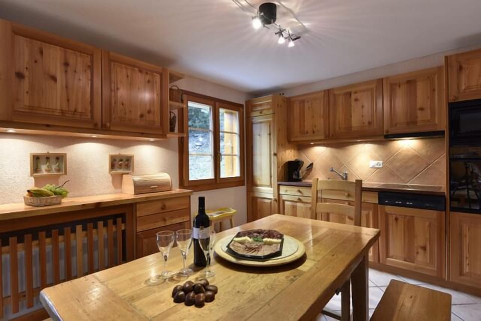 Dining + kitchen