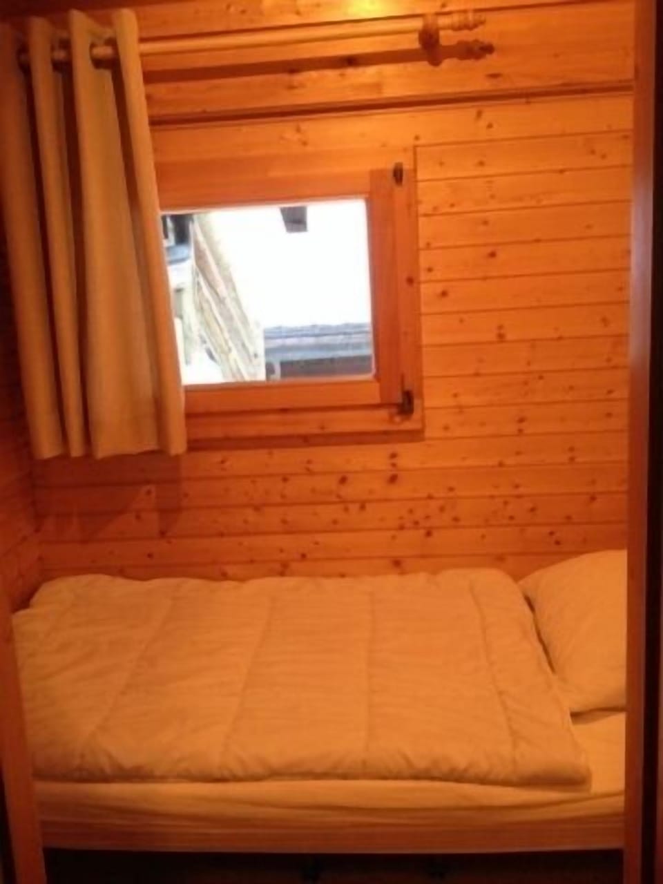 Auxiliary bed room