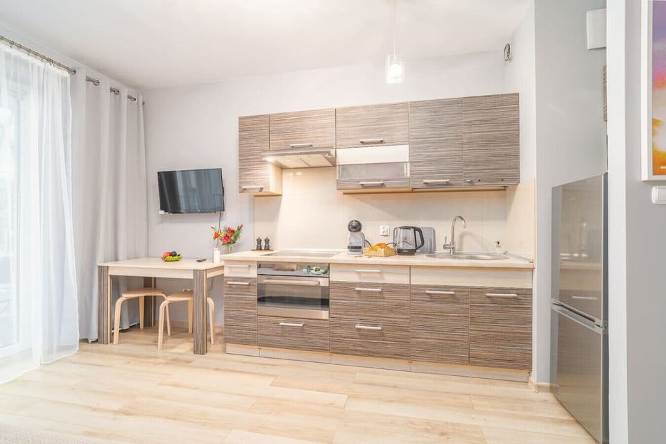 Centrally Located Apartment with Balcony Perfect for Four | Book Now With RENTUJEMY