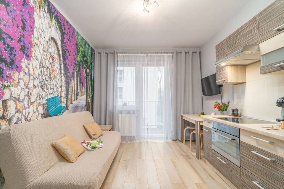 Centrally Located Apartment with Balcony Perfect for Four | Book Now With RENTUJEMY