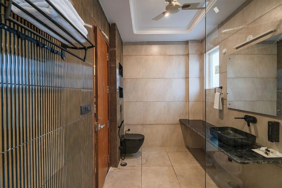 Royal Double Room | Bathroom | Rainfall showerhead, hair dryer, towels, soap