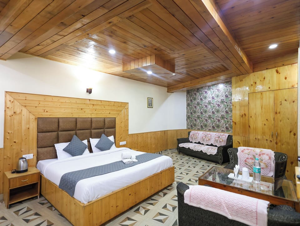 Luxury Double Room, 1 King Bed, Balcony, River View | Egyptian cotton sheets, premium bedding, down comforters, desk