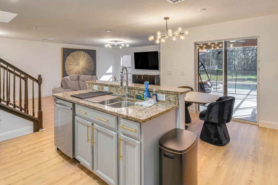 House (4 Bedrooms) | Interior