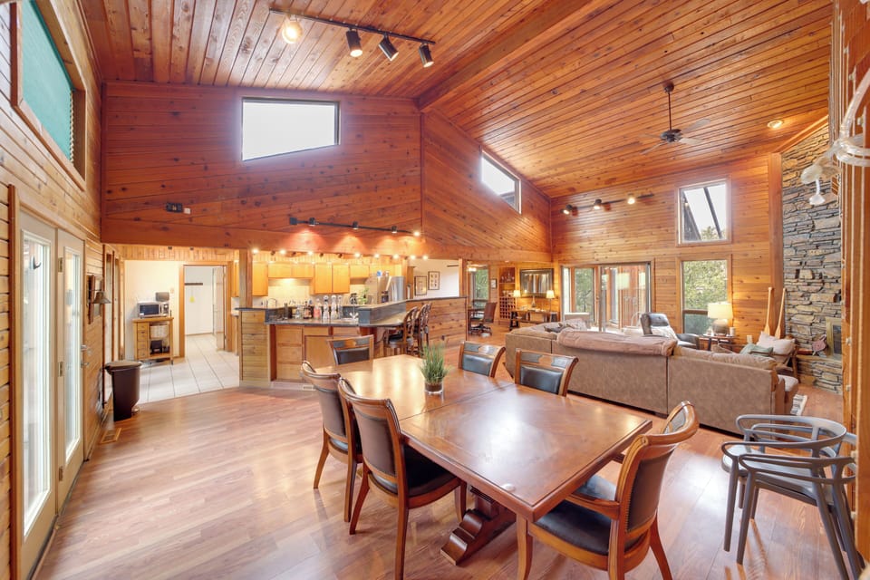 House (4 Bedrooms) | Interior