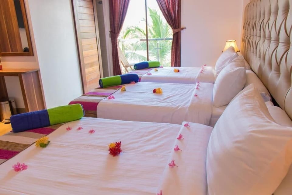 Deluxe Triple Room | Desk, free WiFi