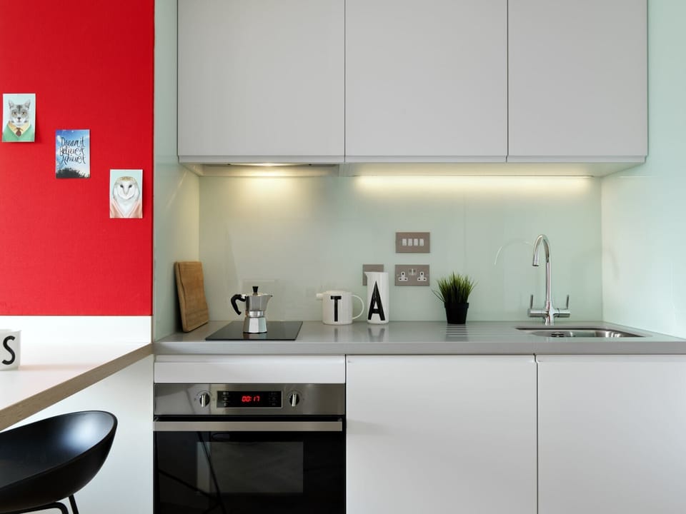 Studio, Non Smoking | Private kitchen | Electric kettle, toaster