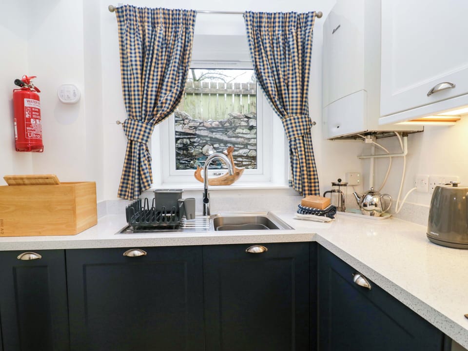 Fridge, microwave, dishwasher, cookware/dishes/utensils