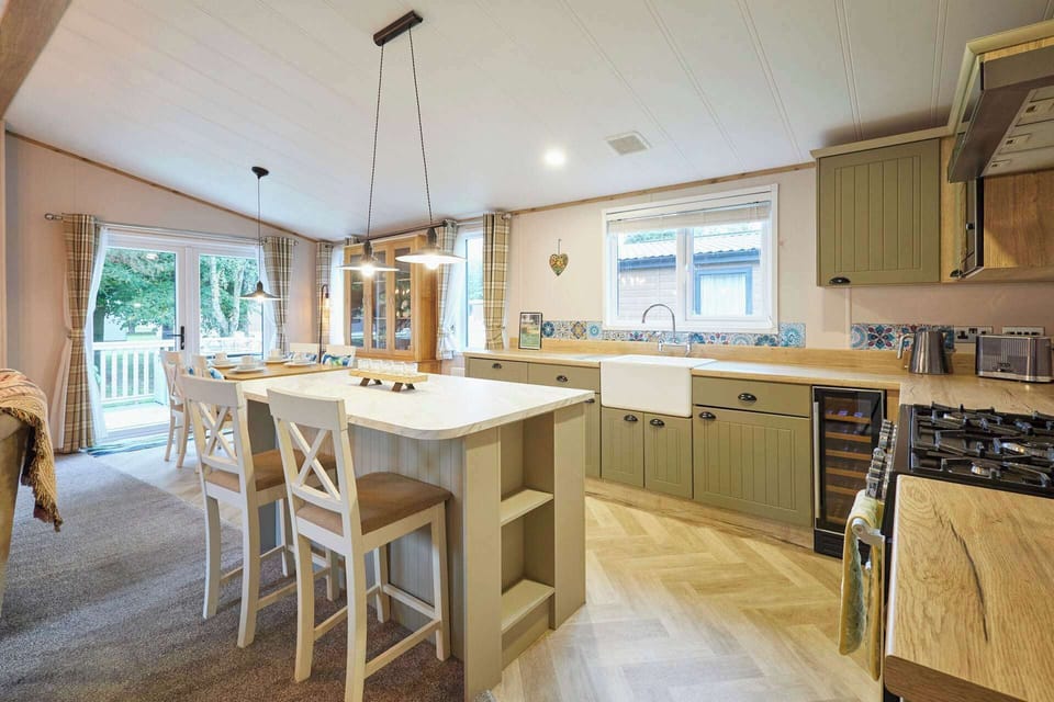Lucky Lodge, Allerthorpe Golf & Country Park, York - Host & Stay