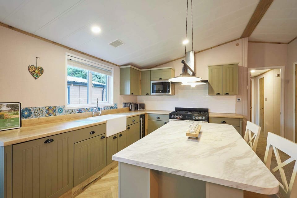 Lucky Lodge, Allerthorpe Golf & Country Park, York - Host & Stay