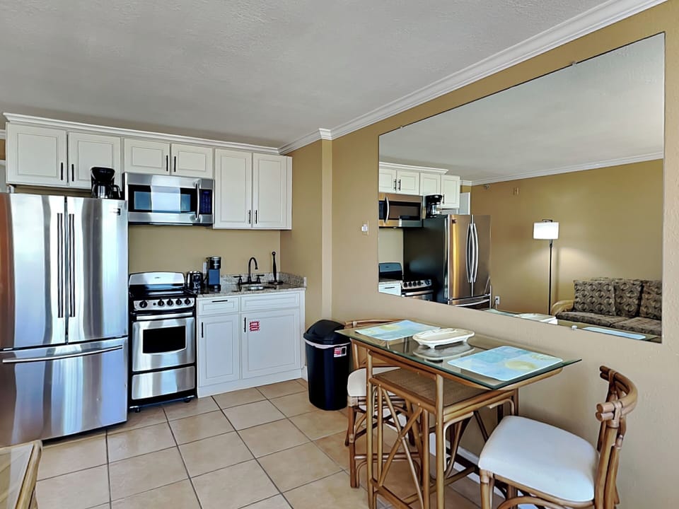 Dining Area - Seating for 2