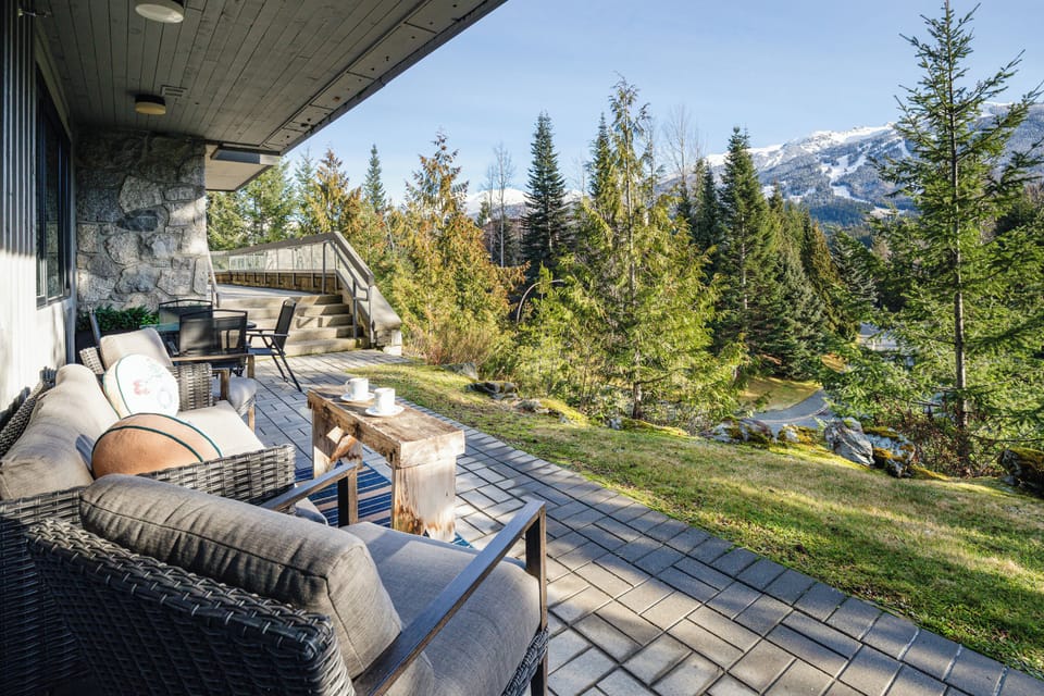 Patio/Balcony - Enjoy stunning mountain views from your spacious private patio