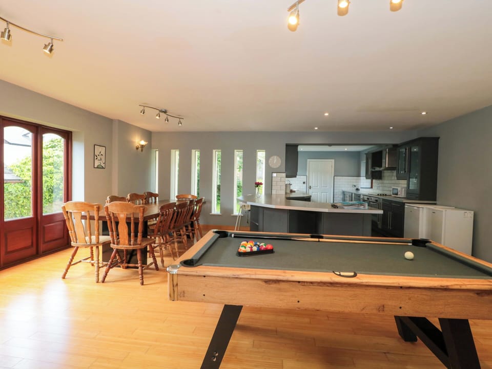 Cottage | Dining