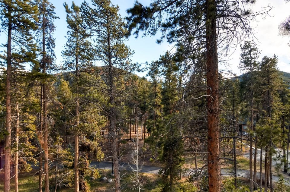 Step outside to views of pine-covered hillsides—your private window into Keystone’s alpine landscape.