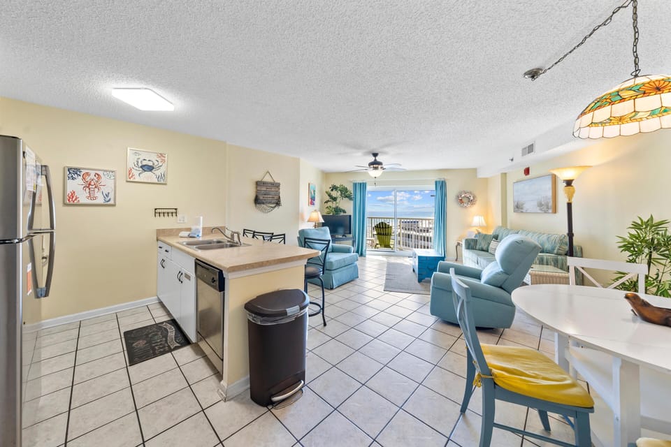 Condo, Multiple Beds (Tradewinds 1106 - Austin Family Retre) | Private kitchen | Oven, toaster