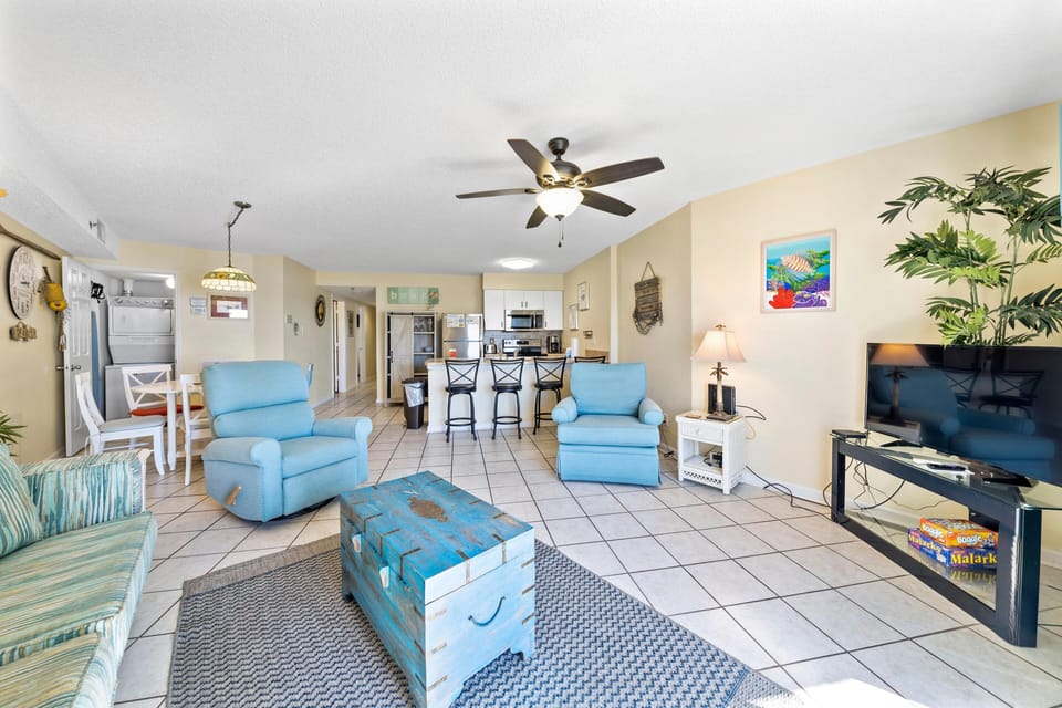 Condo, Multiple Beds (Tradewinds 1106 - Austin Family Retre) | Living area