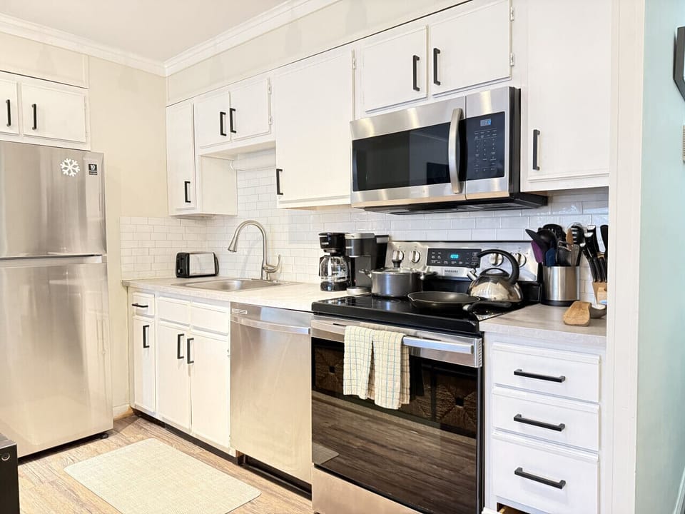 Well-equipped kitchen for everyday cooking needs.