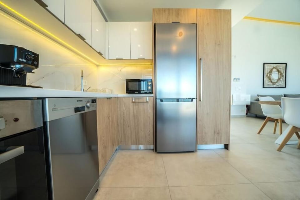 Deluxe Villa, City View | Private kitchen | Fridge, microwave, oven, stovetop