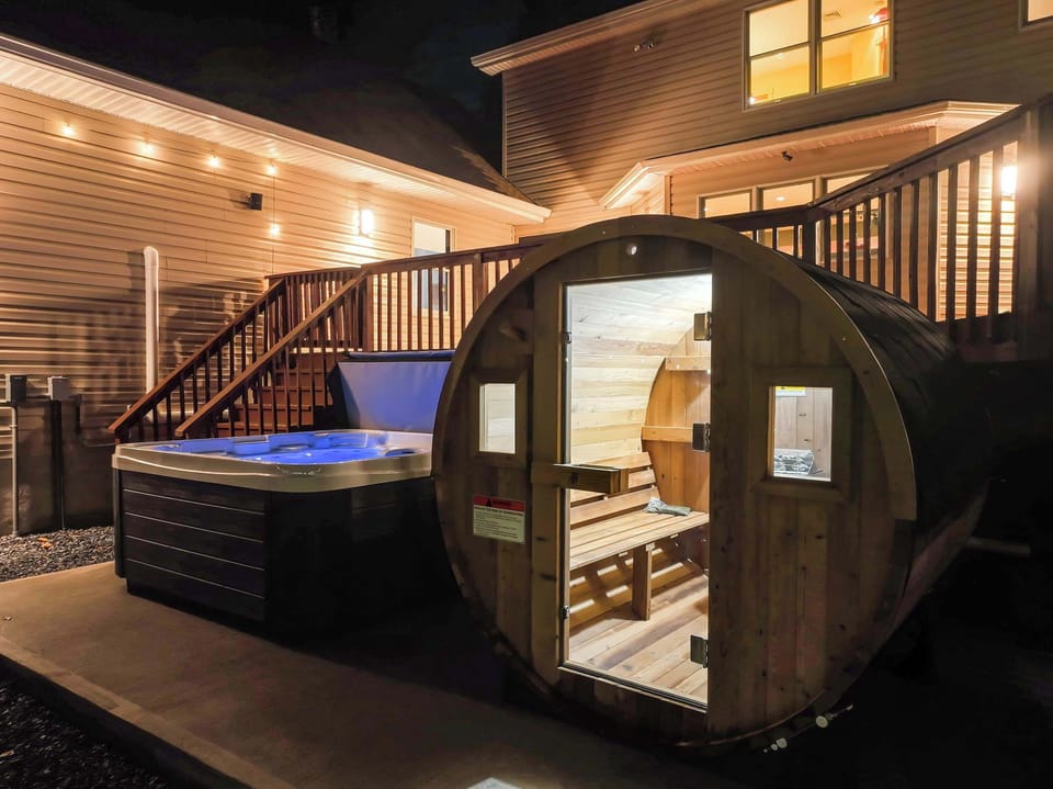 A barrel sauna and hot tub are a great way to end or being your days