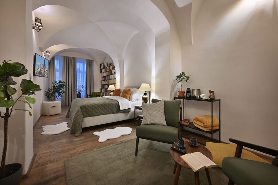 Deluxe Apartment | Iron/ironing board, free WiFi, bed sheets