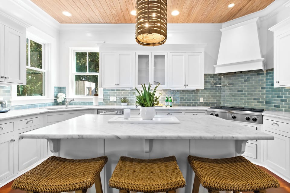 Breakfast bar seating for 3 available