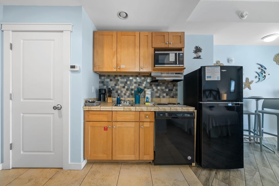 16-web-or-mls-15100 Front Beach Rd 633 -16