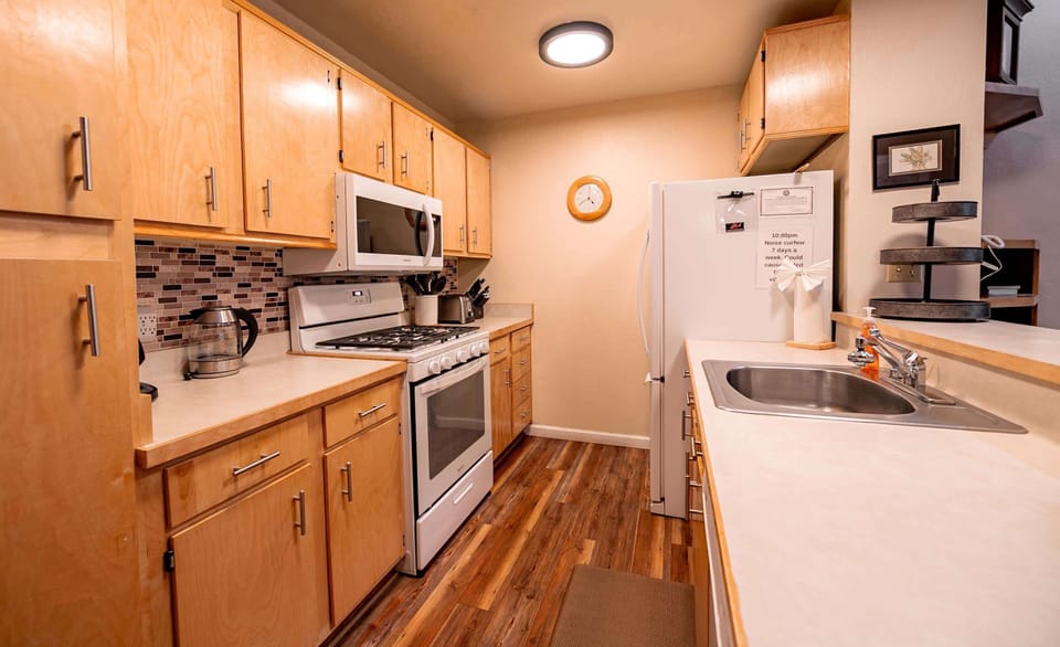 Full kitchen